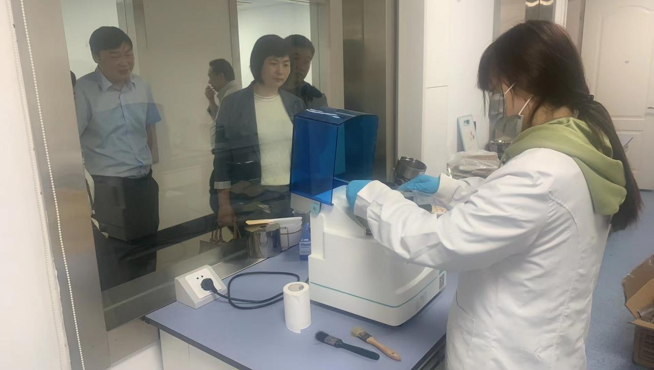 咸寧高新區(qū)領(lǐng)導(dǎo)深入調(diào)研，助推食品飲料產(chǎn)業(yè)檢驗(yàn)檢測(cè)服務(wù)升級(jí)